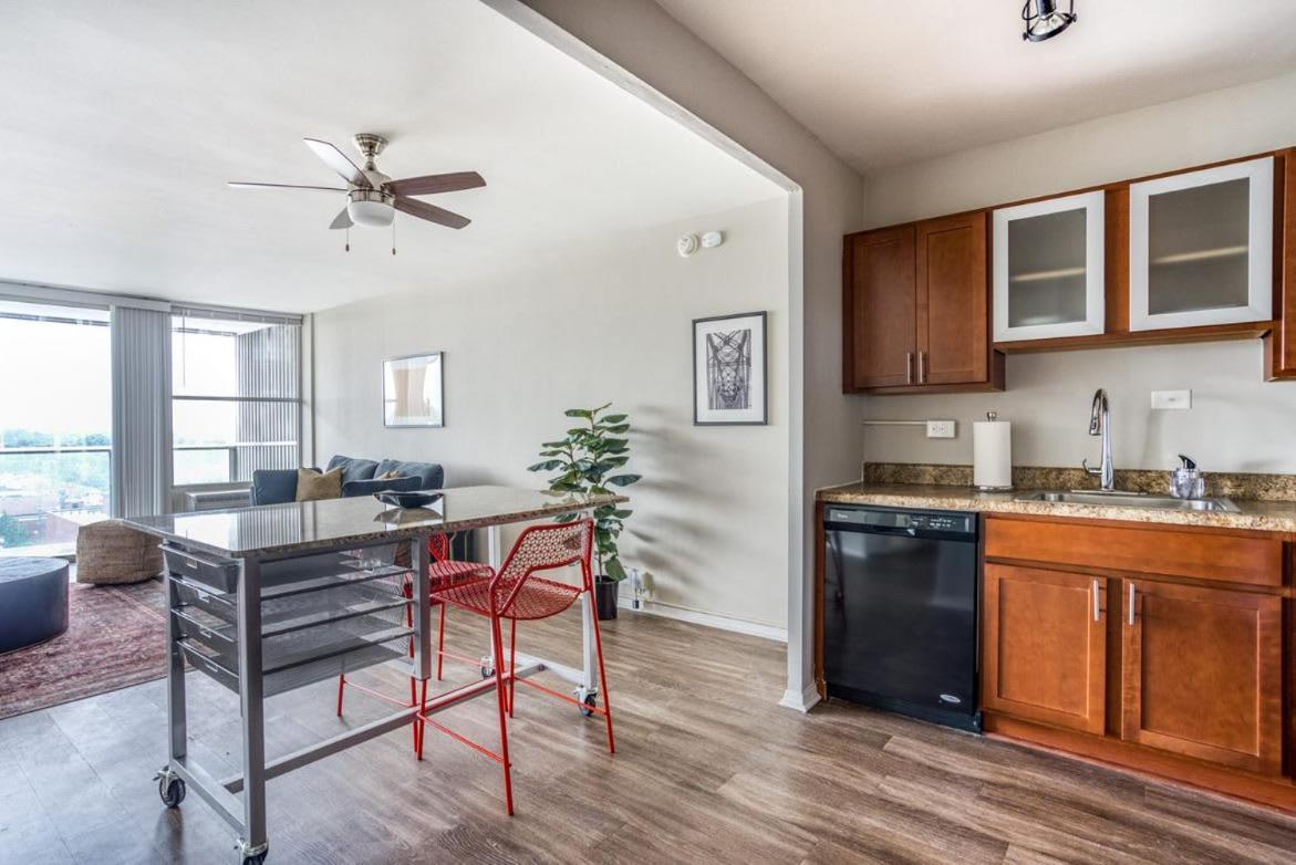 Spacious 2br 2ba Cozysuites With Gym! 30 Louisville